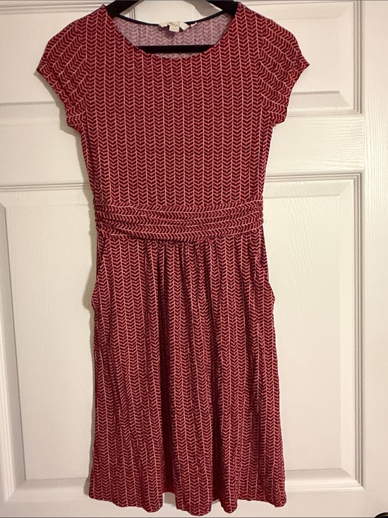 Boden Dresses & Skirts - Boden Geometric Chevron Jersey Cap Sleeve Dress with Pockets Sz 2P